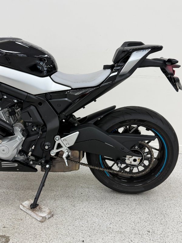 2025 CFMOTO 2025 CF Moto 675CC 675SR-R ABS Road NEBULA BLACK