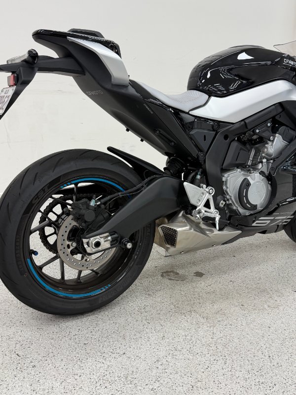 2025 CFMOTO 2025 CF Moto 675CC 675SR-R ABS Road NEBULA BLACK