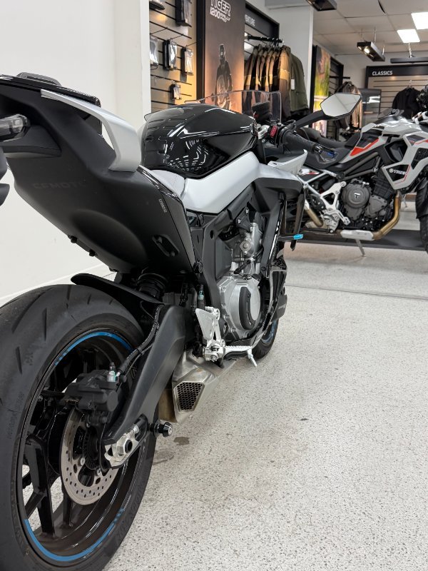 2025 CFMOTO 2025 CF Moto 675CC 675SR-R ABS Road NEBULA BLACK