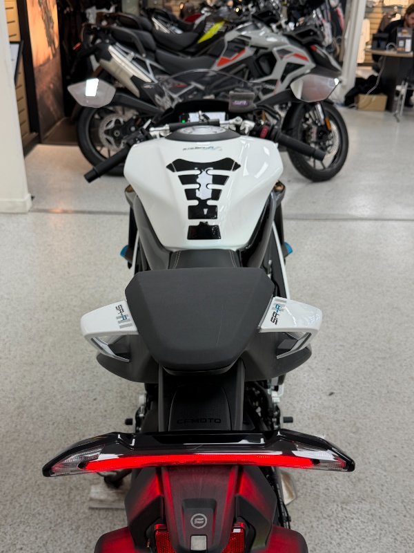 2025 CFMOTO 2025 CF Moto 675CC 675SR-R ABS Road NEBULA WHITE