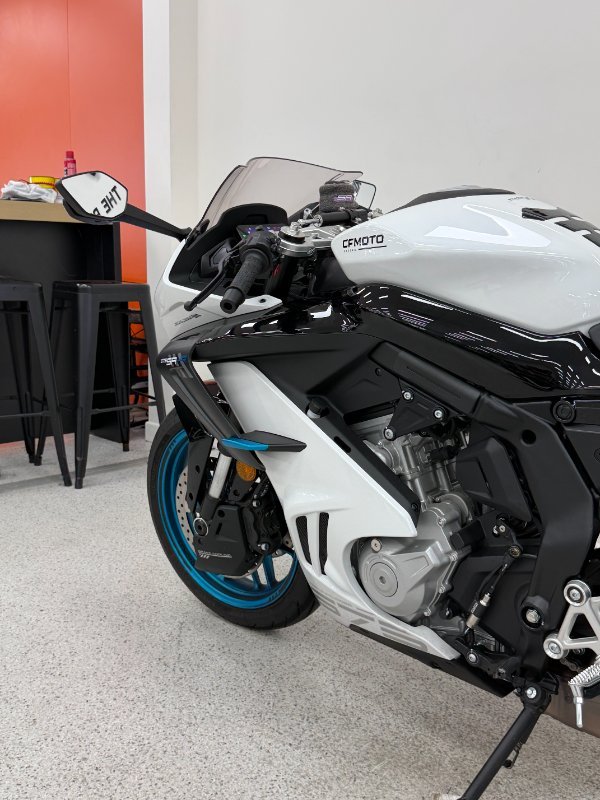 2025 CFMOTO 2025 CF Moto 675CC 675SR-R ABS Road NEBULA WHITE