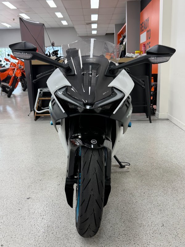 2025 CFMOTO 2025 CF Moto 675CC 675SR-R ABS Road NEBULA WHITE