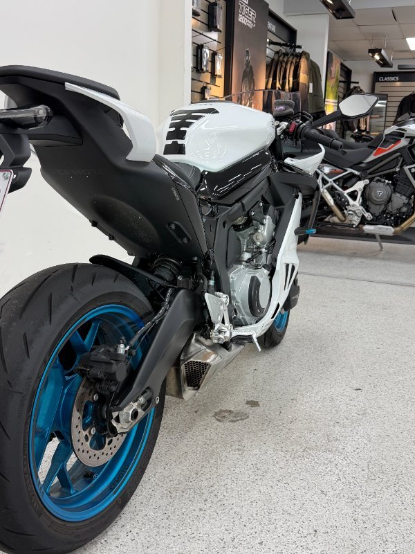 2025 CFMOTO 2025 CF Moto 675CC 675SR-R ABS Road NEBULA WHITE