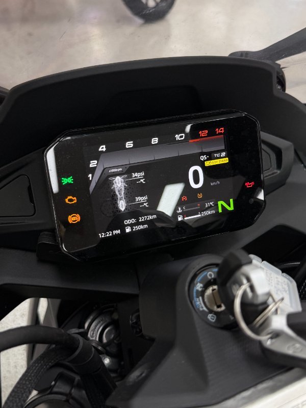 2025 CFMOTO 2025 CF Moto 675CC 675SR-R ABS Road NEBULA WHITE