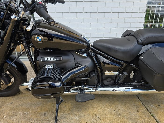 2023 BMW Motorrad R 18 CLASSIC Black