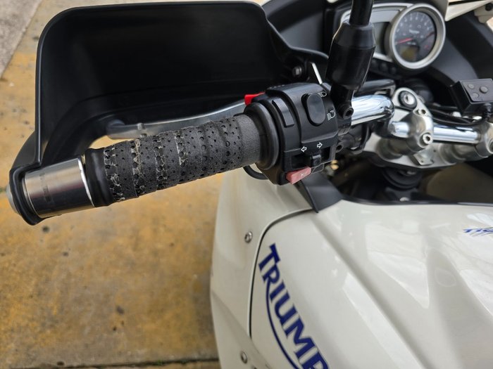 2010 Triumph TIGER 1050 White