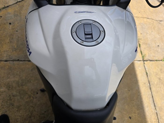 2010 Triumph TIGER 1050 White