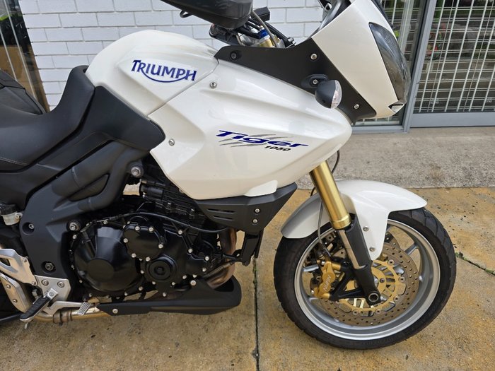 2010 Triumph TIGER 1050 White