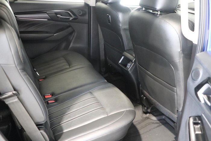 2022 Isuzu MU-X LS-T