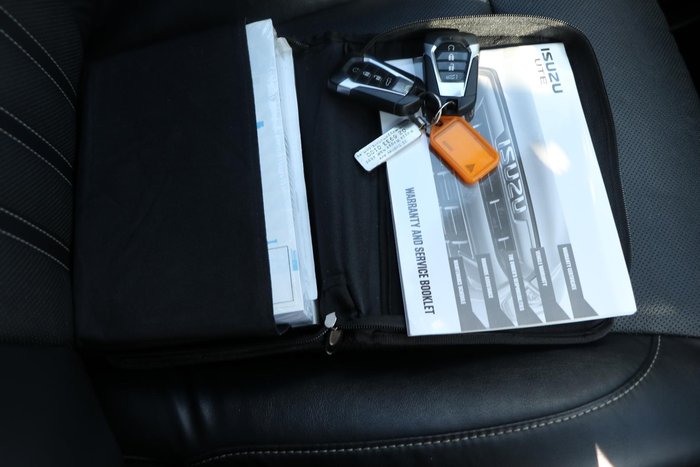 2022 Isuzu MU-X LS-T