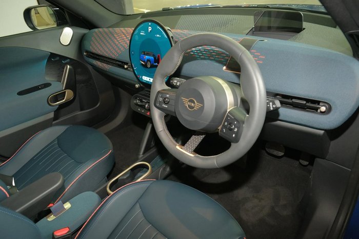 2024 MINI Aceman SE Favoured