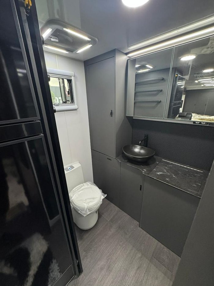 2026 Legend Caravans Tycoon Slider 23' Slideout Luxury $182 990