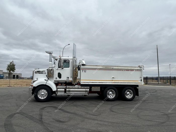 2021 Western Star 4800 Series 4800 FXC White