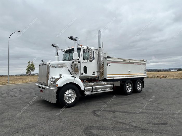 2021 Western Star 4800 Series 4800 FXC White