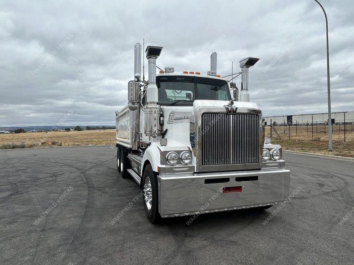 2021 Western Star 4800 Series 4800 FXC White