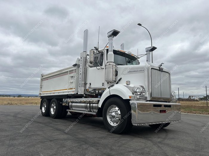 2021 Western Star 4800 Series 4800 FXC White