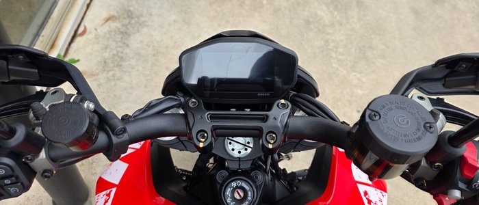 2022 DUCATI HYPERMOTARD 950 RVE RED