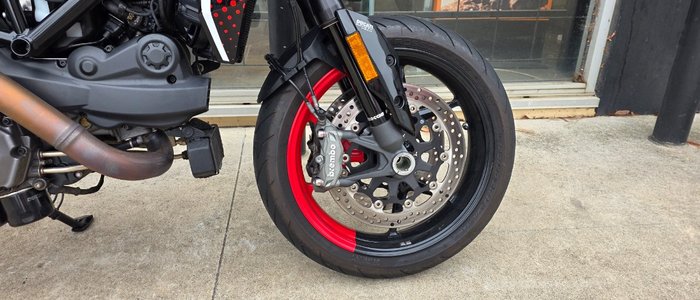 2022 DUCATI HYPERMOTARD 950 RVE RED