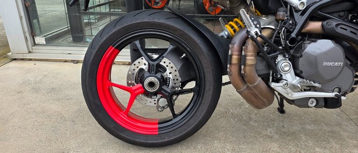 2022 DUCATI HYPERMOTARD 950 RVE RED