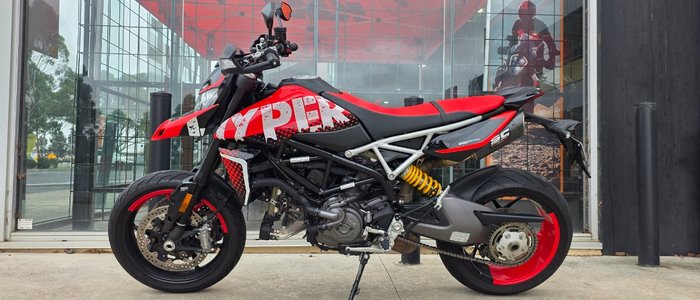 2022 DUCATI HYPERMOTARD 950 RVE RED