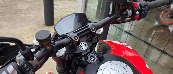 2022 DUCATI HYPERMOTARD 950 RVE RED