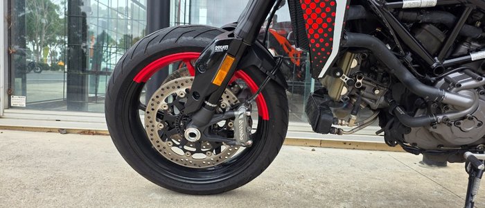 2022 DUCATI HYPERMOTARD 950 RVE RED