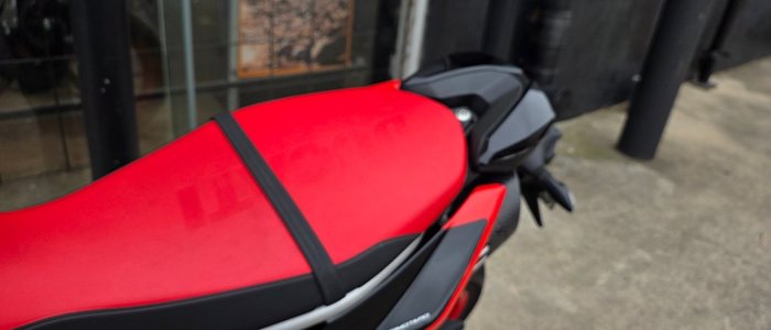 2022 DUCATI HYPERMOTARD 950 RVE RED