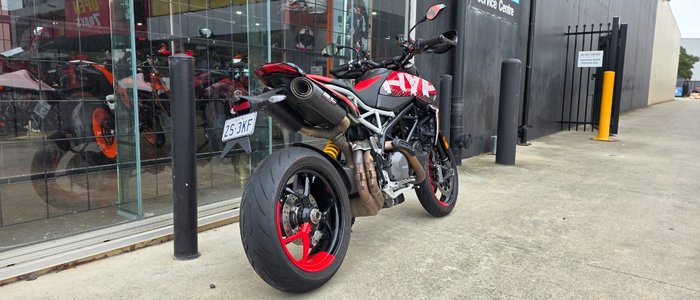 2022 DUCATI HYPERMOTARD 950 RVE RED
