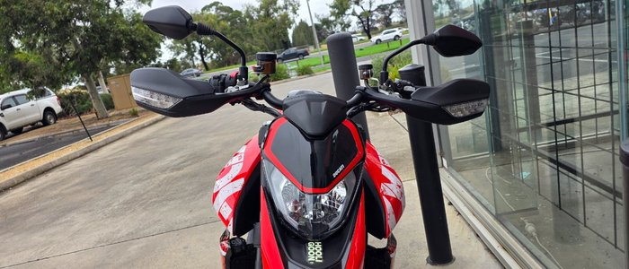2022 DUCATI HYPERMOTARD 950 RVE RED