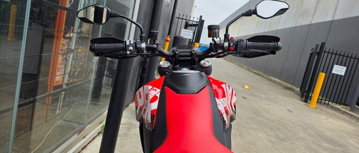 2022 DUCATI HYPERMOTARD 950 RVE RED