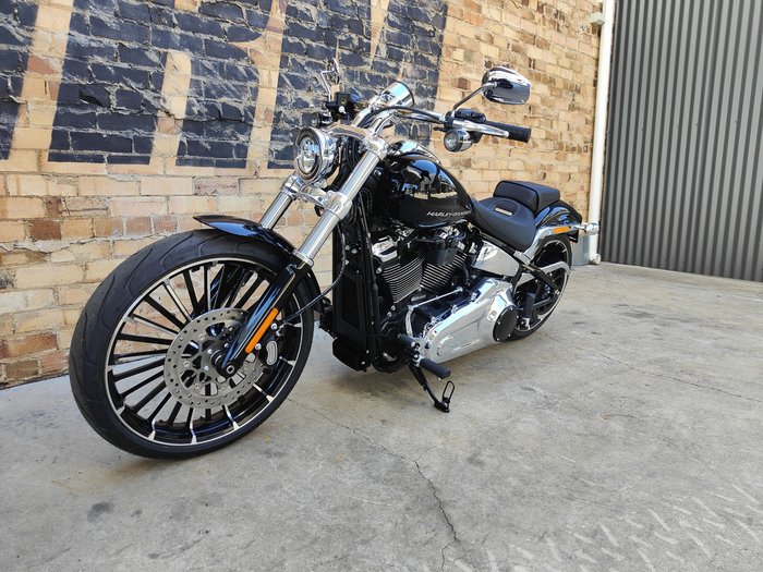 2025 HARLEY-DAVIDSON BREAKOUT 117 (FXBR) ROAD VIVID BLACK