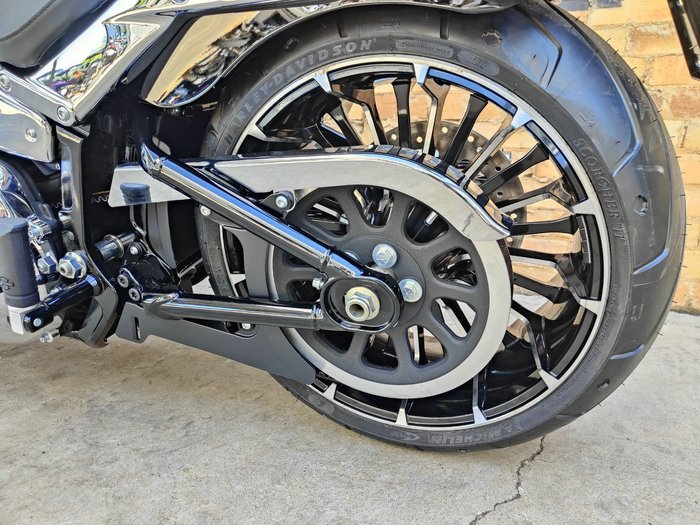 2025 HARLEY-DAVIDSON BREAKOUT 117 (FXBR) ROAD VIVID BLACK