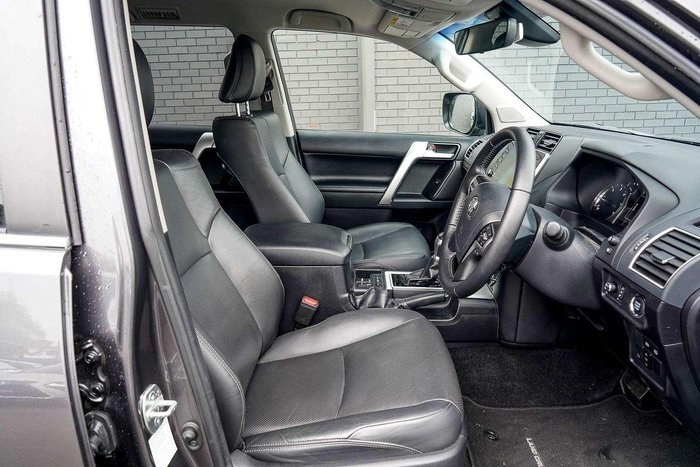 2022 Toyota Landcruiser Prado VX