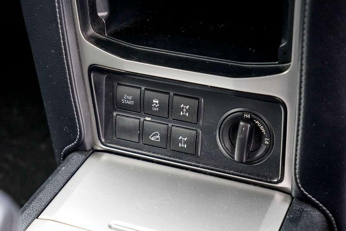 2022 Toyota Landcruiser Prado VX