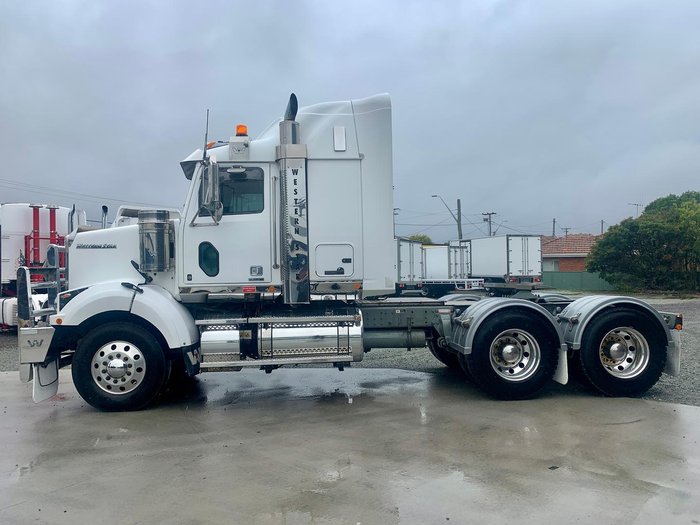 2021 Western Star 4800 Series 4800 FXB White