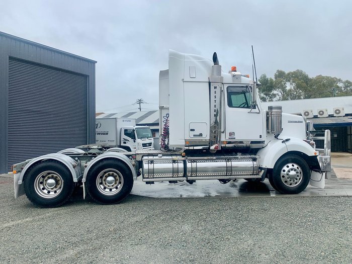 2021 Western Star 4800 Series 4800 FXB White
