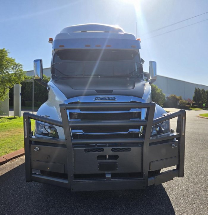 2021 Freightliner Cascadia WHITE