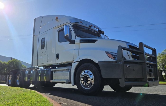 2021 Freightliner Cascadia WHITE