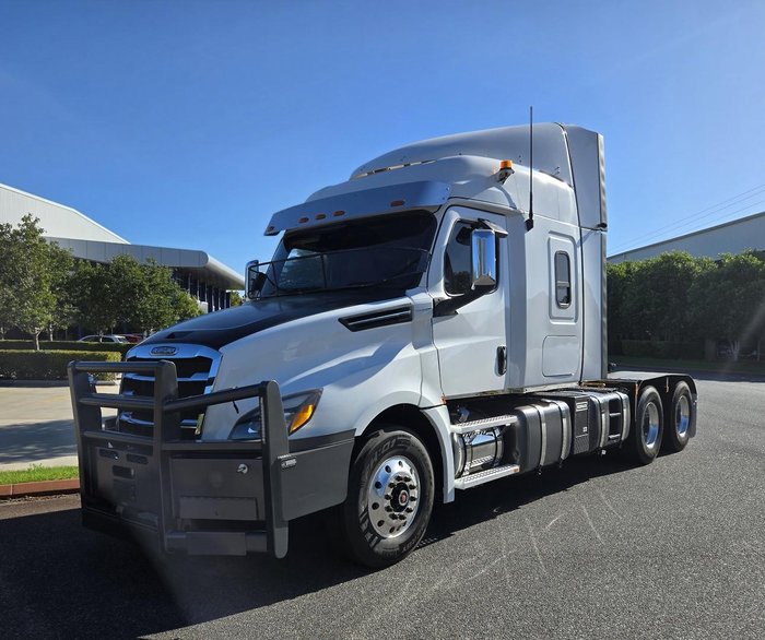 2021 Freightliner Cascadia WHITE