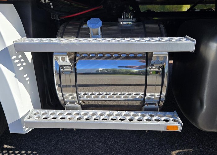 2021 Freightliner Cascadia WHITE