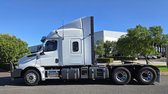 2021 Freightliner Cascadia WHITE