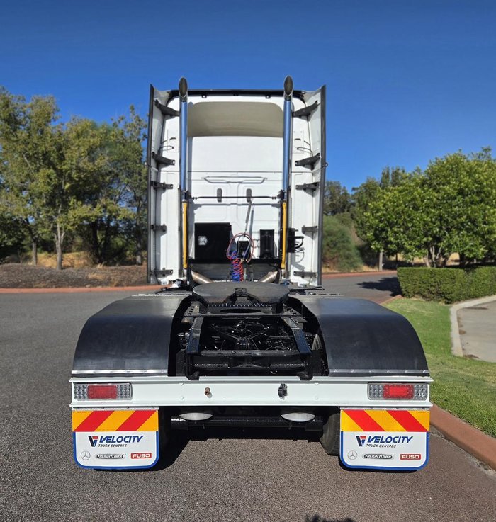 2021 Freightliner Cascadia WHITE