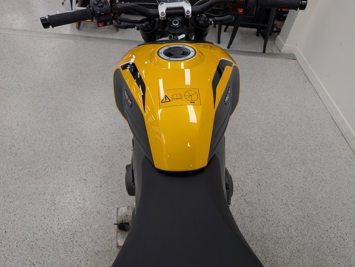 2026 Triumph 2026 Triumph 660CC Trident LAMS Yellow