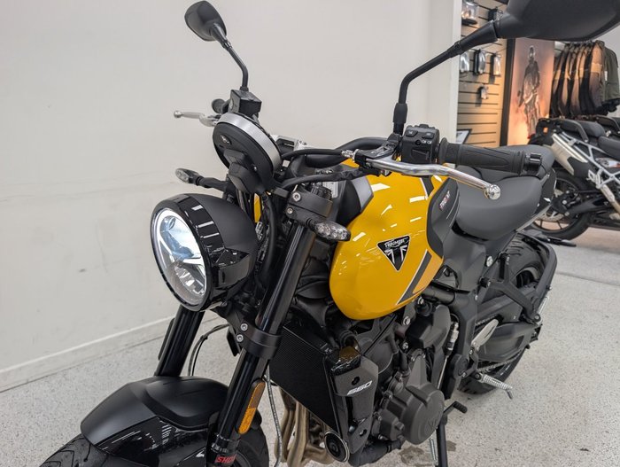 2026 Triumph 2026 Triumph 660CC Trident LAMS Yellow