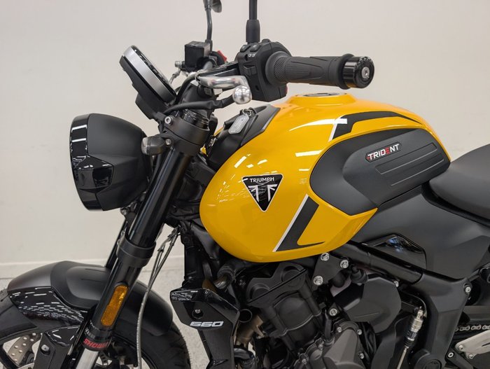 2026 Triumph 2026 Triumph 660CC Trident LAMS Yellow