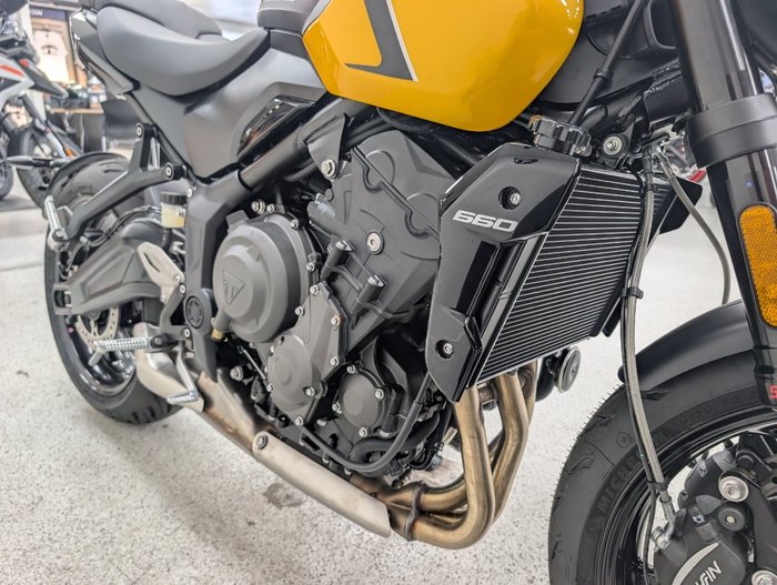 2026 Triumph 2026 Triumph 660CC Trident LAMS Yellow