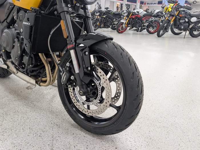 2026 Triumph 2026 Triumph 660CC Trident LAMS Yellow