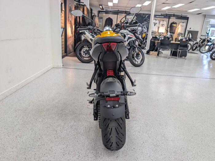 2026 Triumph 2026 Triumph 660CC Trident LAMS Yellow