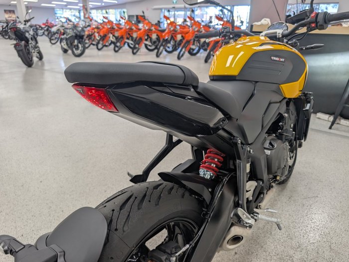 2026 Triumph 2026 Triumph 660CC Trident LAMS Yellow