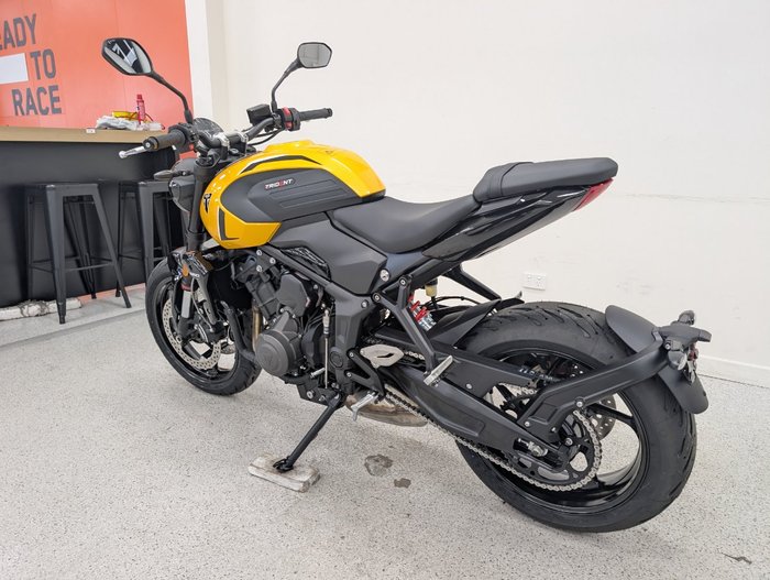 2026 Triumph 2026 Triumph 660CC Trident LAMS Yellow